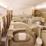 【春田さんの解説】飛行機のファーストクラスのサービス内容やお得に乗る方法